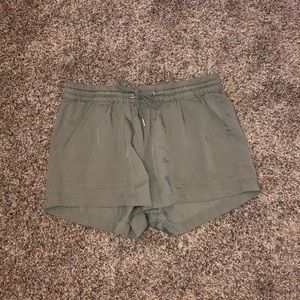 H&M olive green shorts